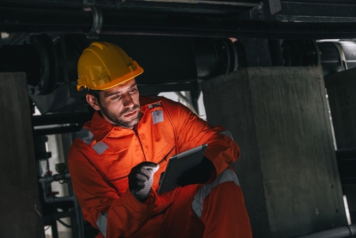 Professional,Engineer,Hispanic,Latin,Male,Service,Leakage,Check,Maintenance,Underground